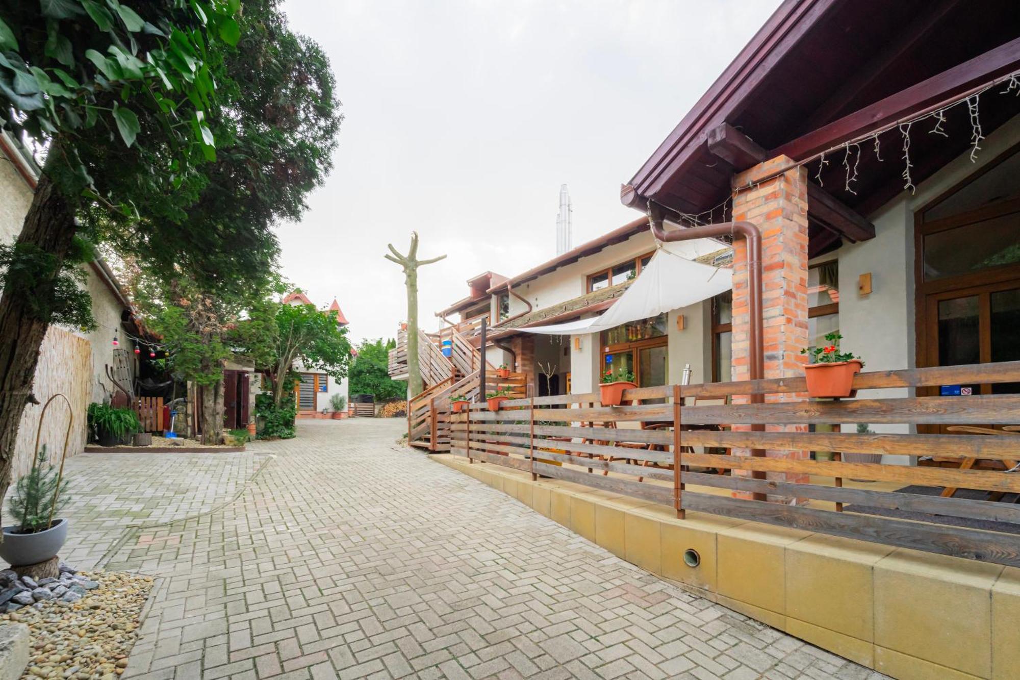 B48 Woodhause Villa Torokbalint Ngoại thất bức ảnh